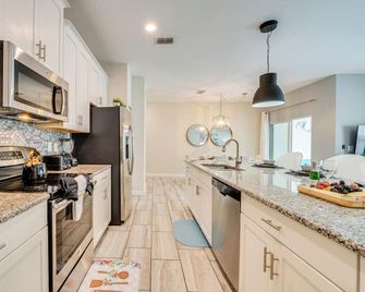 Near Disney! Private Pool + Mario Kids' Room - Davenport - Cocina
