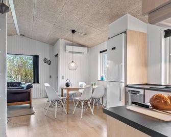 Three-Bedroom Holiday Home In Haderslev - Haderslev - Essbereich