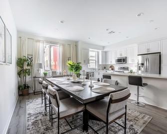 Brand New Stunning 4br Townhome - Lemon Grove - Dining room
