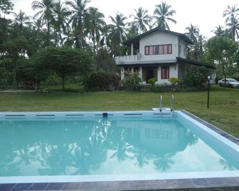 Cocoworld Bungalow - Kurunegala - Piscina