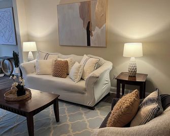 Fabulous One Bed/One Br with Sunroom and Built-in Desk Area - Alpharetta - Living room