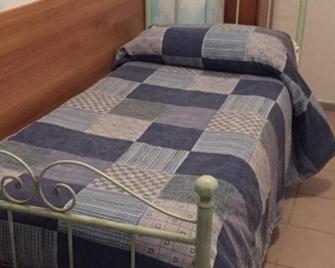 Albergo Anna - Ciampino - Camera da letto
