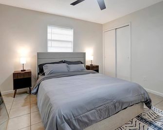 Tranquil 2-bedroom apartment in Crystal River with WiFi, AC - Crystal River - Bedroom