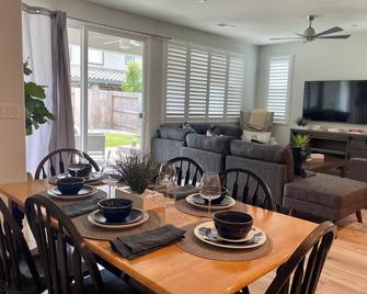 3/2 - Family Friendly, Fully Furnished w/ Jacuzzi - Lincoln