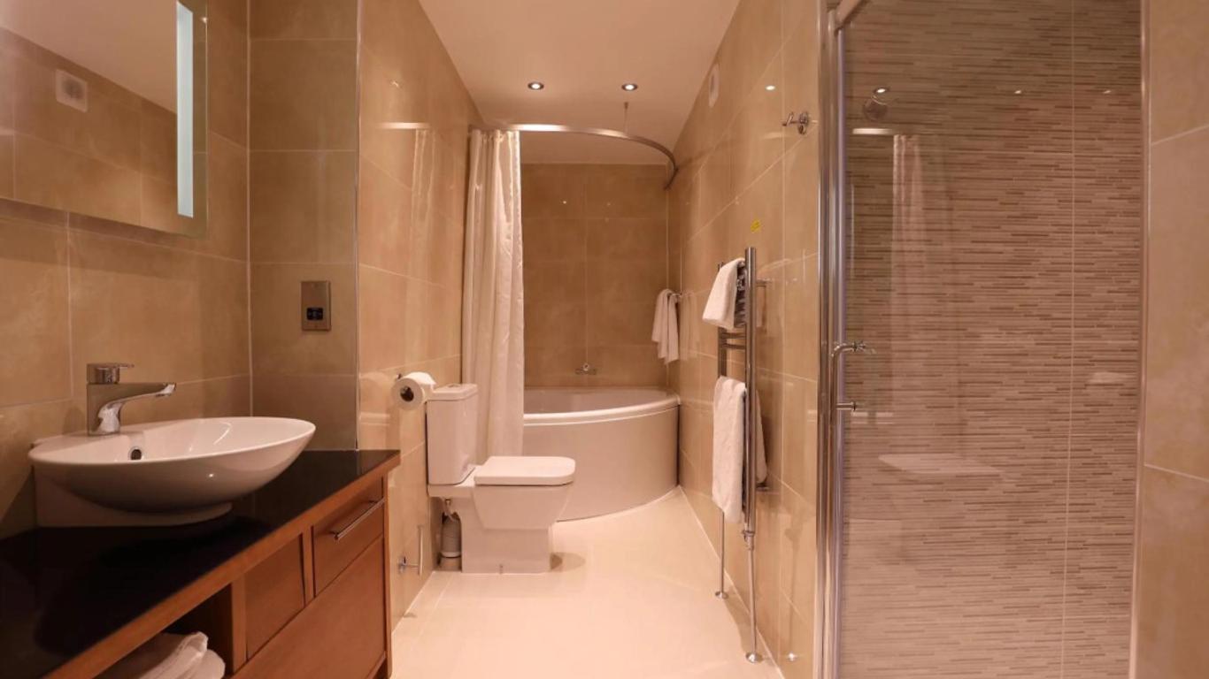 جولدن ليون هوتل