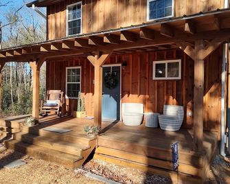 Blue Laurel is nestled in the peaceful little town of Mountain Rest, SC . - Mountain Rest - Patio