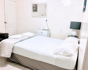 Apia Inn - Apia - Bedroom