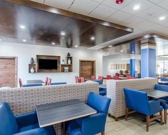 Holiday Inn Express & Suites Atchison - Atchison - Restaurant