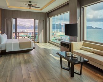 Two Seasons Coron Bayside Hotel - Coron
