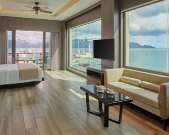 Two Seasons Coron Bayside Hotel - Coron