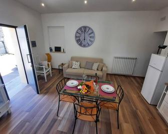 Apartment in Melendugno a stone's throw from the sea - Melendugno - Sala pranzo
