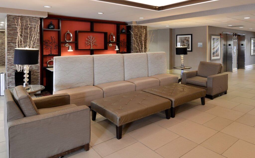 Holiday Inn Express Crestwood thumbnail 2