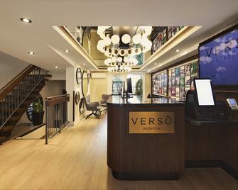 Hôtel Verso - Magog - Front desk