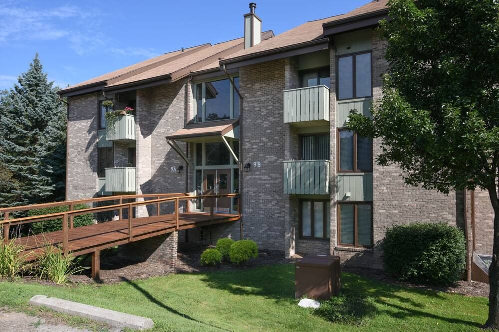 Cozy Seven Springs 1 Bedroom Deluxe Condo with Private Deck by RedAwning - Save 10% on 3 Nights, 15% on 5 Nights!