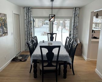 Cozy Retreat - Midland - Jídelna