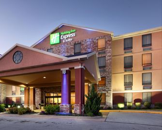 Holiday Inn Express & Suites Harrison By IHG - Harrison - Building