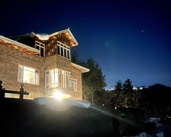 The Himalayan Nest - Gulmarg - Building