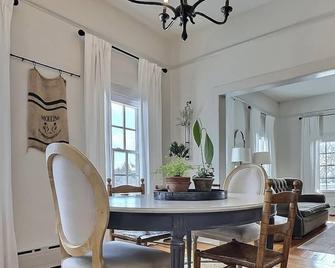 County Seat Colonial - Litchfield - Dining room