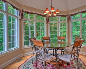 Tellico Village Getaway w/ Theater, Game Room - Loudon - Jídelna