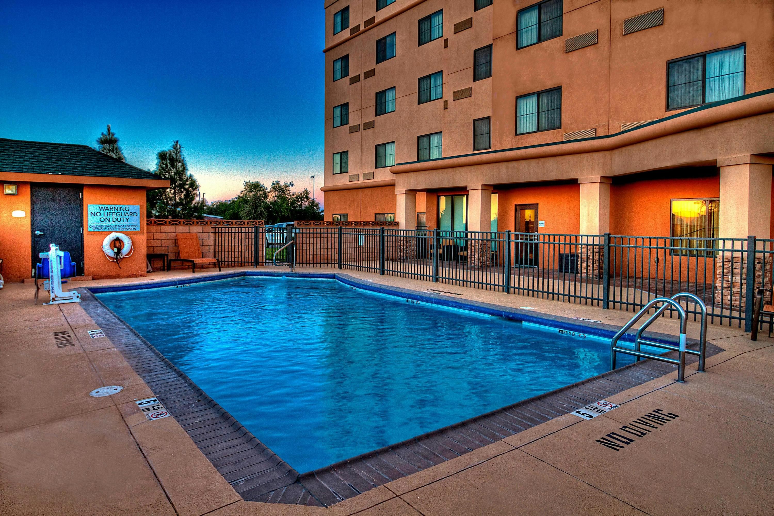 Courtyard by Marriott Midland - מידלנד - בריכה