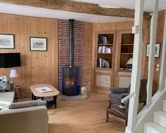 Fisherman's house cozy 150 m from the beach and shops - Veules-les-Roses - Sala de estar