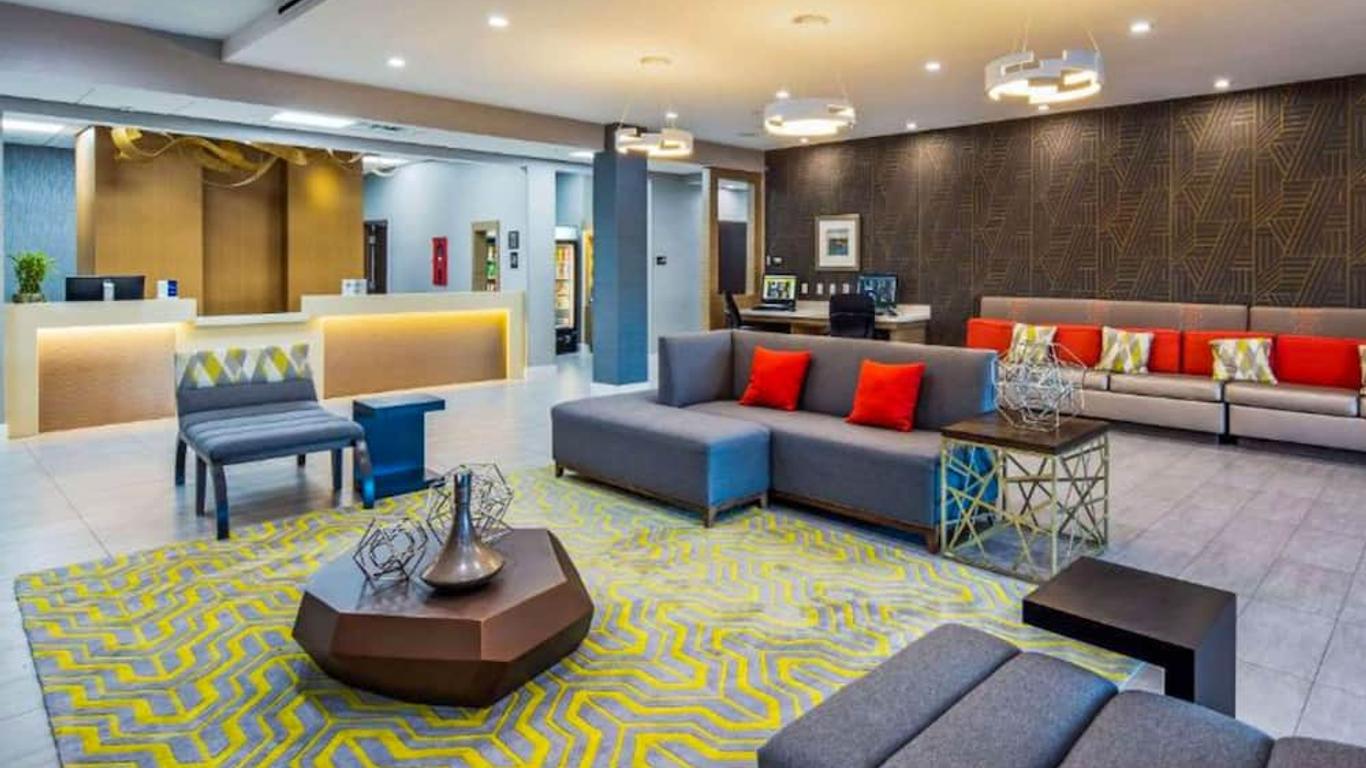 Comfort Inn And Suites Houston I-45 North - Iah