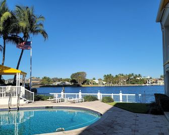 WaterFront,walk to Beach,Pool 1BR 1B & Parking - Fort Lauderdale - Pool