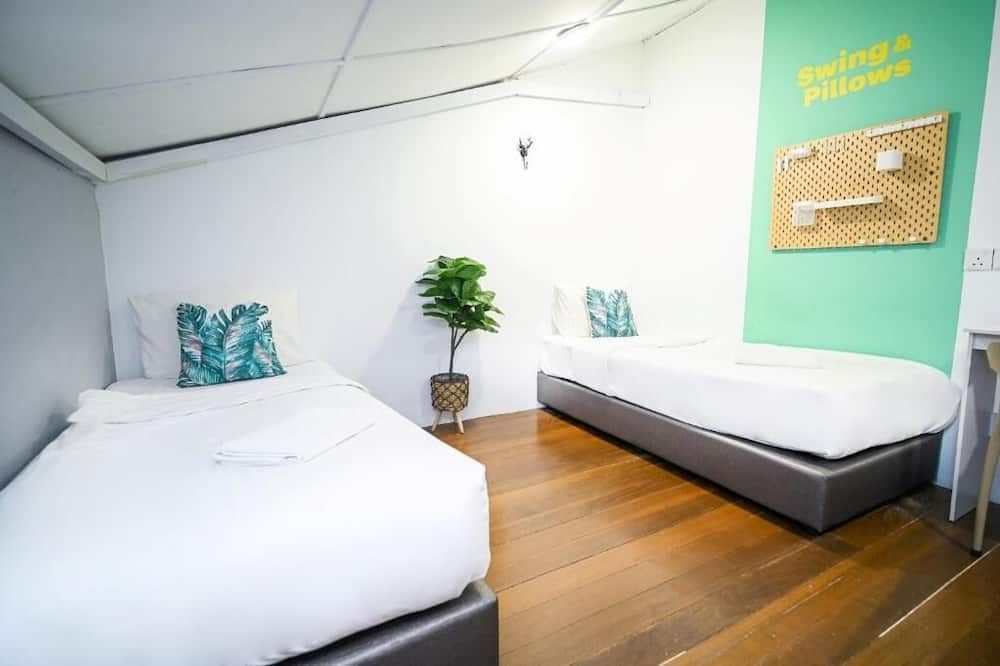 Swing & Pillows @ Beach Street - ג'ורג' טאון - חדר שינה