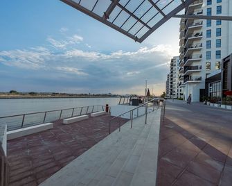Maison Privee - Exquisite Apt on Yas Island cls to ALL attractions - Abu Dabi - Balcón