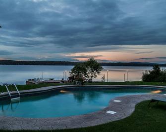 Auberge Villa Bellerive - Nominingue - Piscine