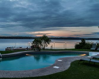 Auberge Villa Bellerive - Nominingue - Piscine