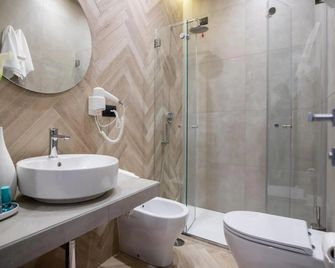 Hotel Europa - Pontecagnano Faiano - Badkamer