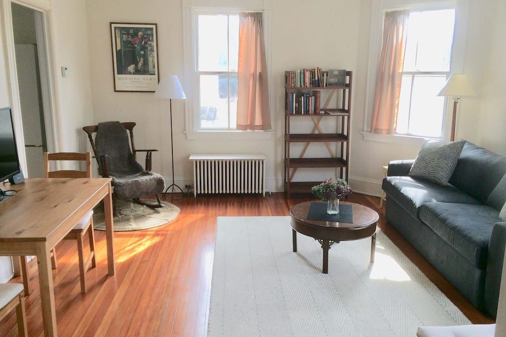 Living room view of Comfortable Living in Casual 100 yr old Home, 10 min walk to Stonington Village