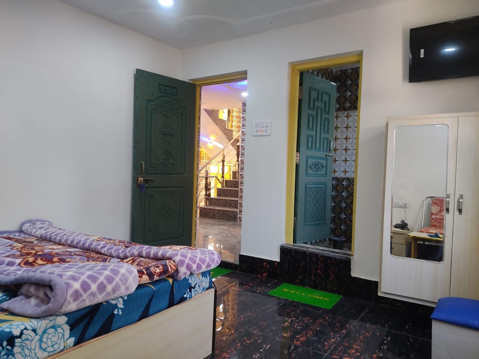 Hotel green chinar & restaurant - سريناجار - غرفة نوم