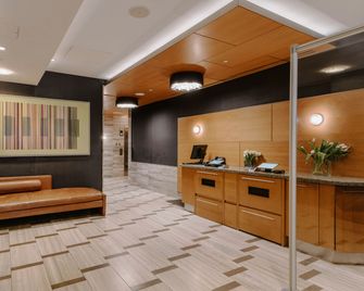 The Jewel Hotel, New York - New York - Receptionist