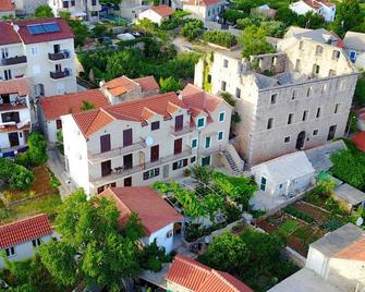 Apartments Paloc - Bol - Rakennus