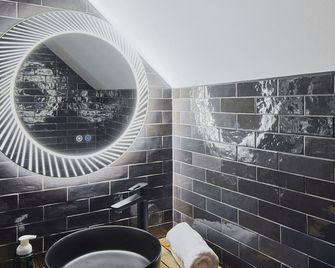 Charly 132 - Ronquières - Baño