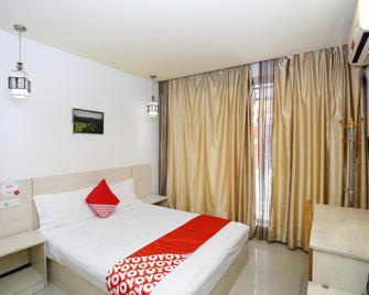 OYO Tongxing Business Hotel - Enshi - Habitación