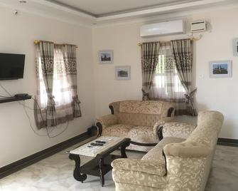 New Villa with Swimming Pool close to Mahabalipuram for rent. - Mahabalipuram - Living room