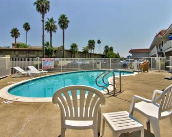 Motel 6 Sacramento West - Sacramento - Pool