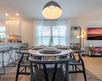 Luxury Bungalow in STA Pet friendly - St. Augustine - Dining room