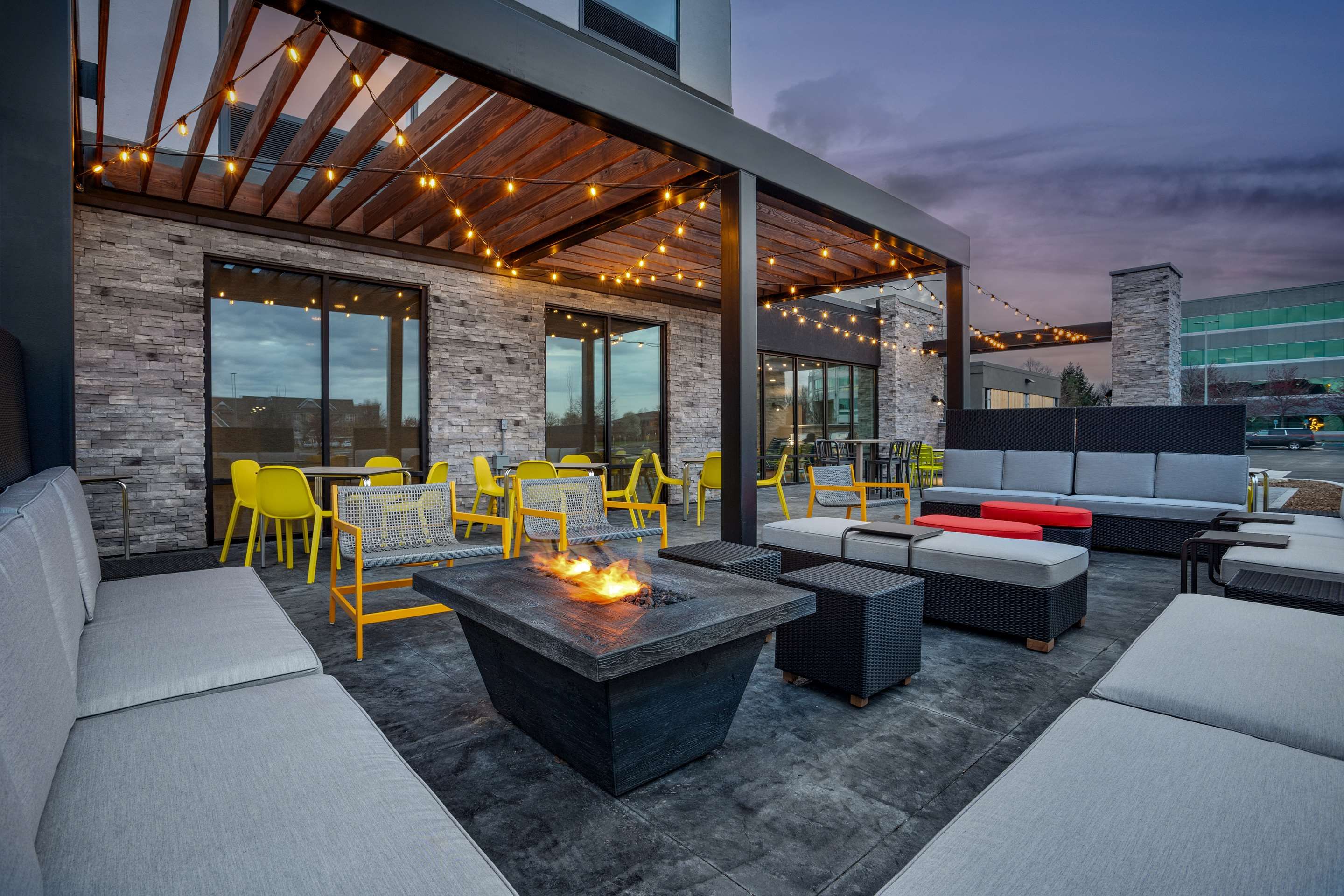 Home2 Suites by Hilton Indianapolis North at Intech Park thumbnail 2