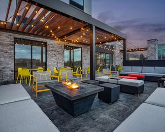 Home2 Suites by Hilton Indianapolis North at Intech Park - Indianapolis - Patio