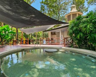 ترينيتي لنكس ريزورت - كايرنس - حوض السباحة