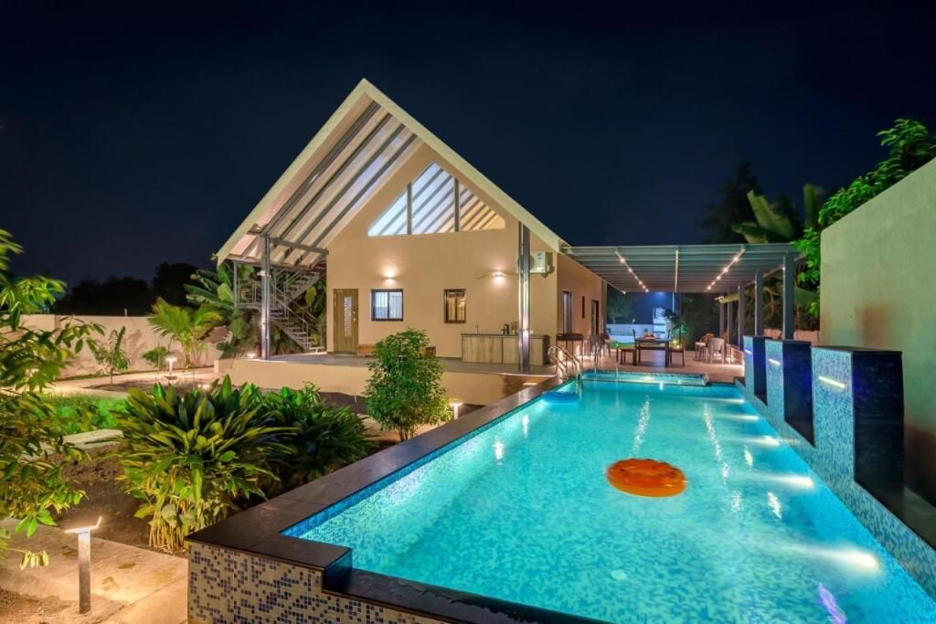 SaffronStays Eden, Nashik - pet-friendly villa with pool, jacuzzi & grape farm - Nashik - Pool