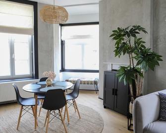 Kamiel -Belle Epoque apartment with modern comfort - Blankenberge - Dining room