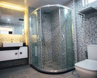 Ca&sa Serviced Apartment - Phnom Penh - Bad