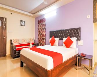 Iroomz Hotel New Ss Inn - Guntūr - Bedroom