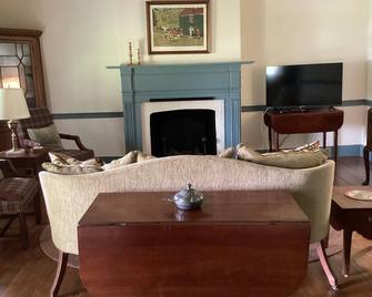 Greenwood Farm log cabin close to the Bourbon Trail and Keeneland - Versailles - Sala de estar