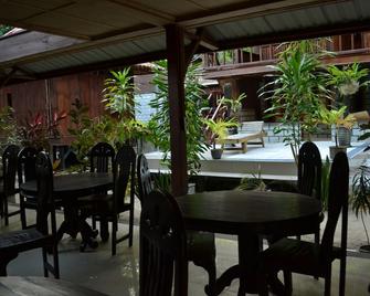 Hoga Dive Inn Wakatobi - Wangi-Wangi - Restaurante